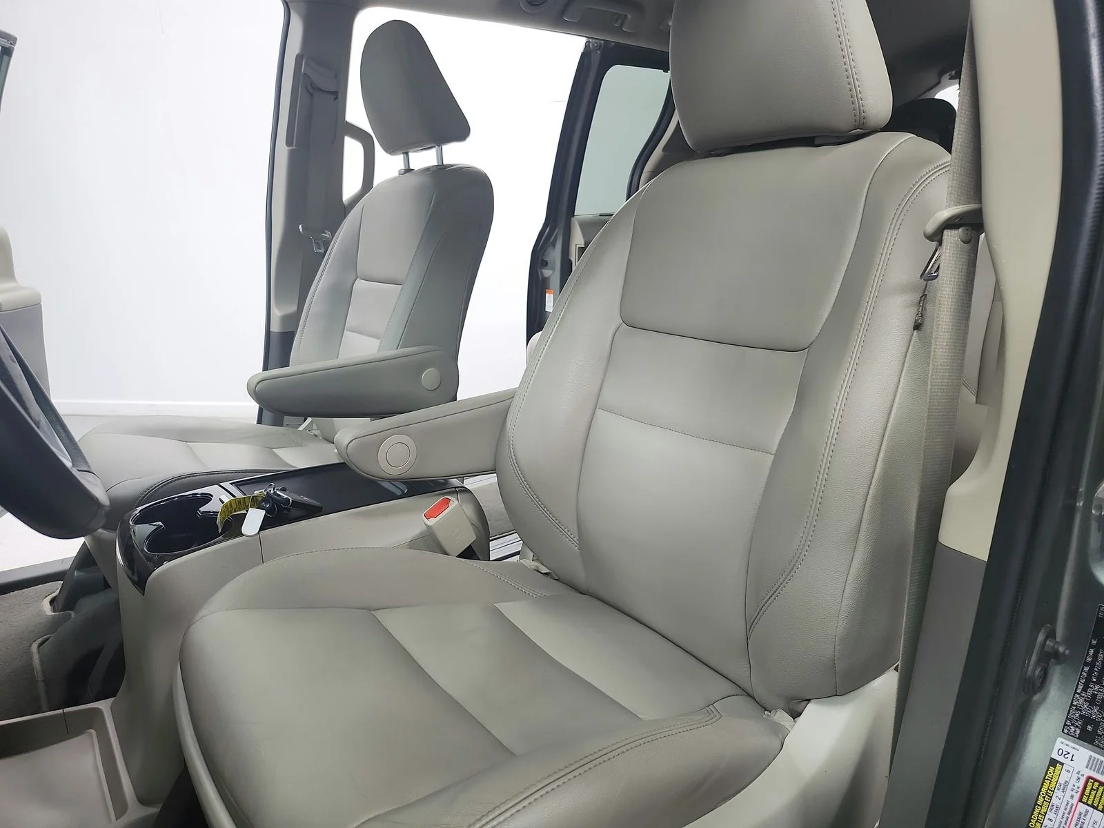 Used 2020 Green Toyota XLE Premium image 20