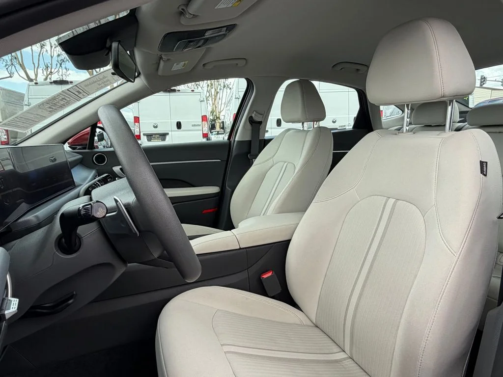 Used 2025 Red Hyundai SEL image 17