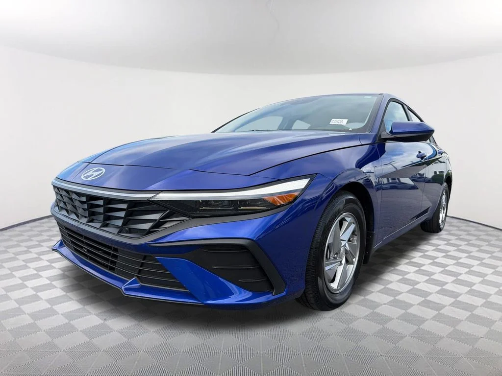 Used 2025 Blue Hyundai SE image 1