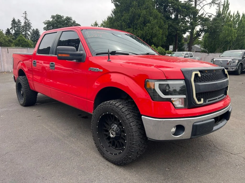 Used 2013 Red Ford XLT image 1