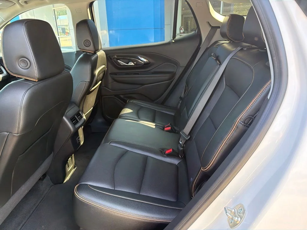Used 2024 Summit White GMC AT4 image 18