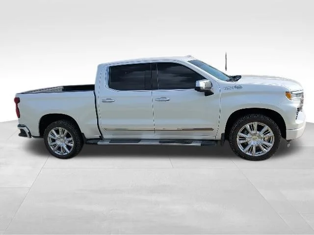 Used 2022 Beige Chevrolet High Country image 2