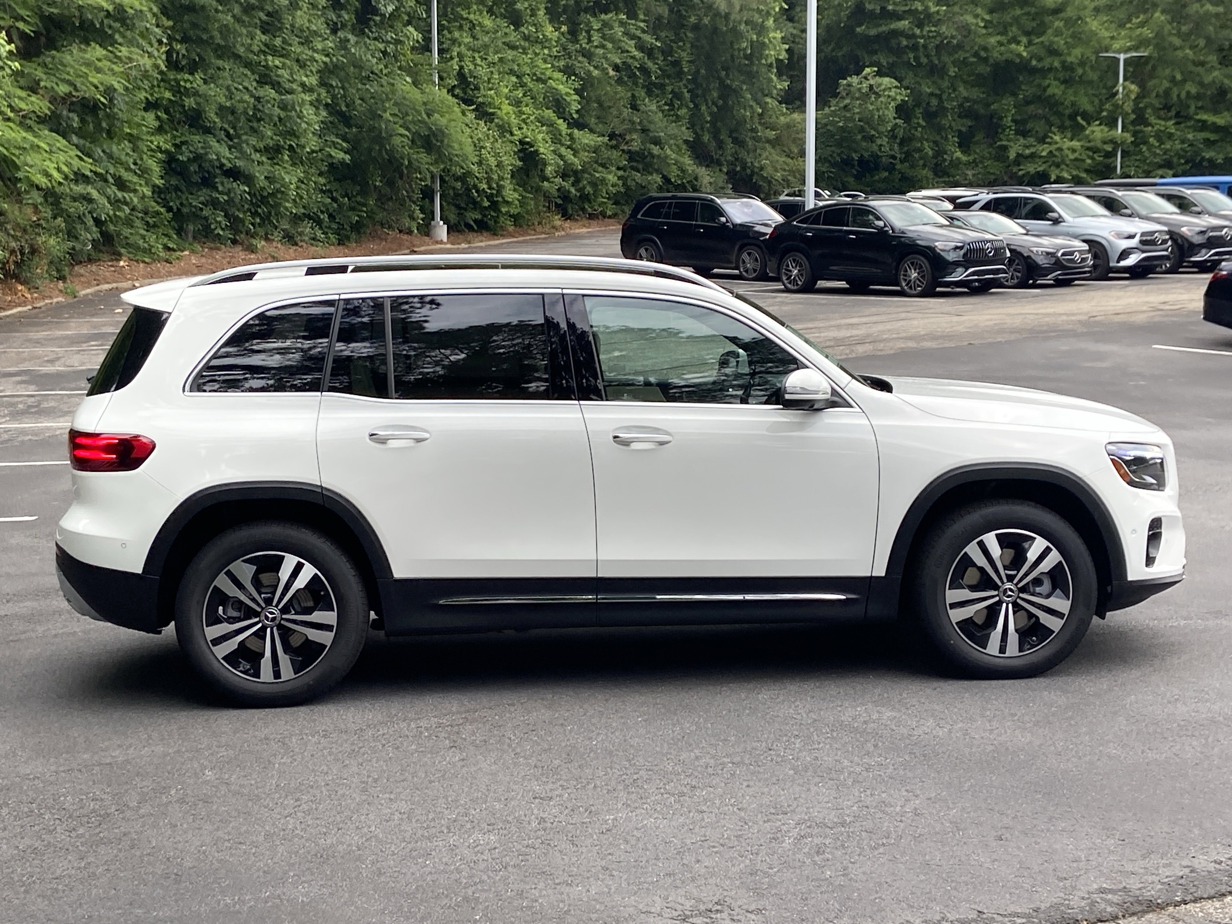 New 2026 Polar White Mercedes-Benz GLB 250 SUV image 5