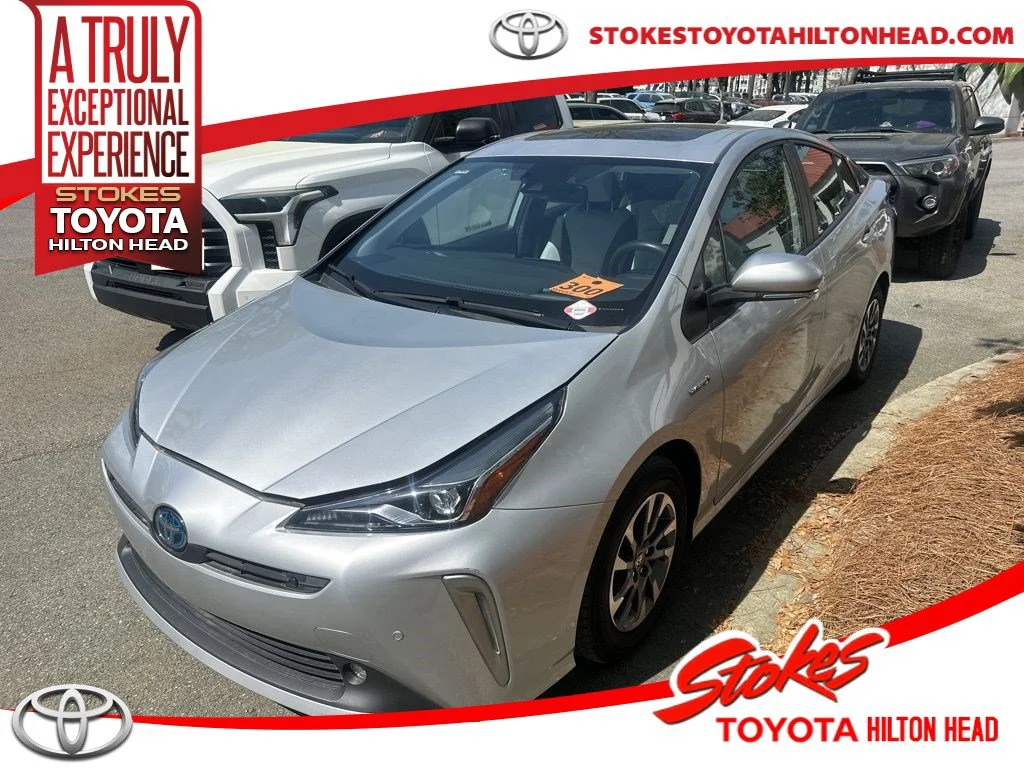 2022 Toyota Prius Limited FWD's photo