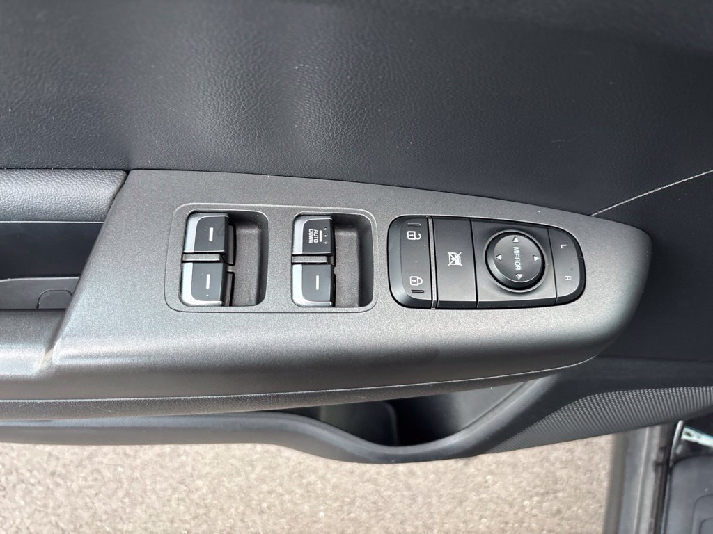 Used 2020 Red Kia LX image 12