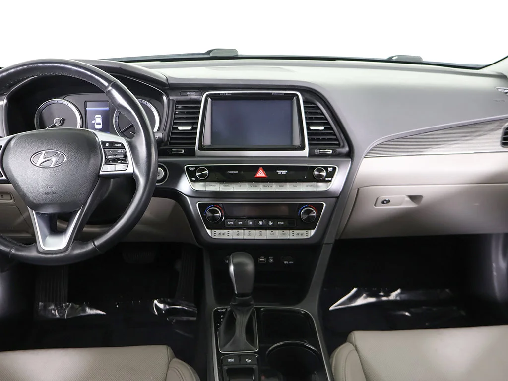 Used 2019 Silver Hyundai Limited image 40