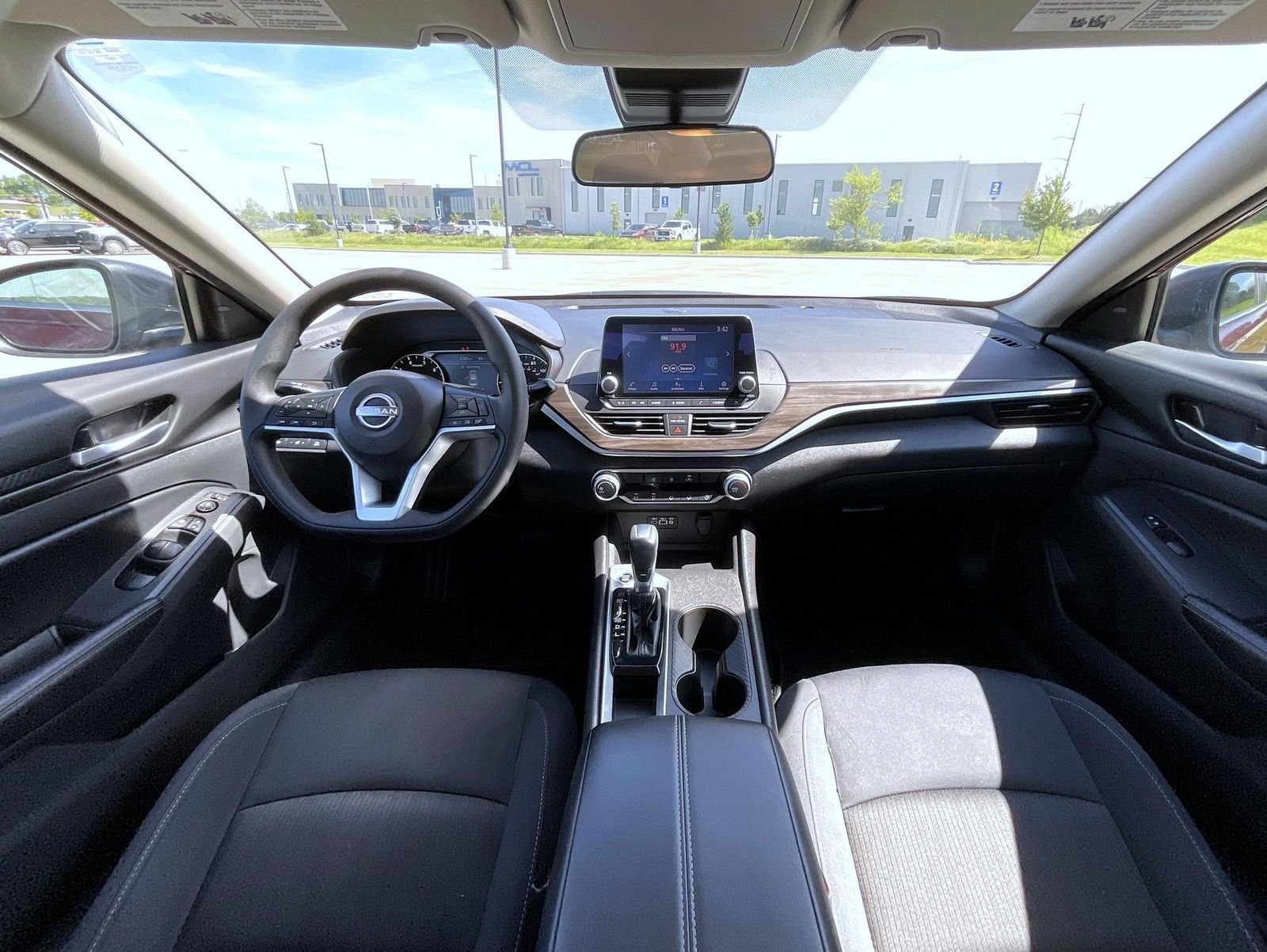 2025 Nissan Altima SV - Photo 15