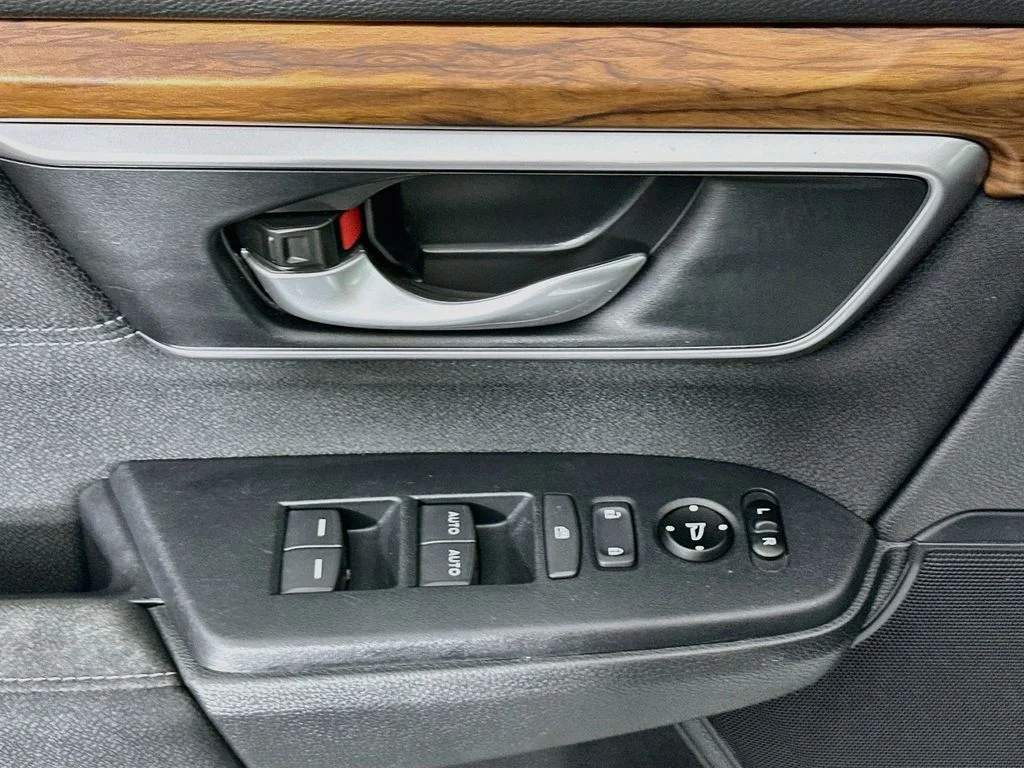 Used 2019  Honda EX image 18