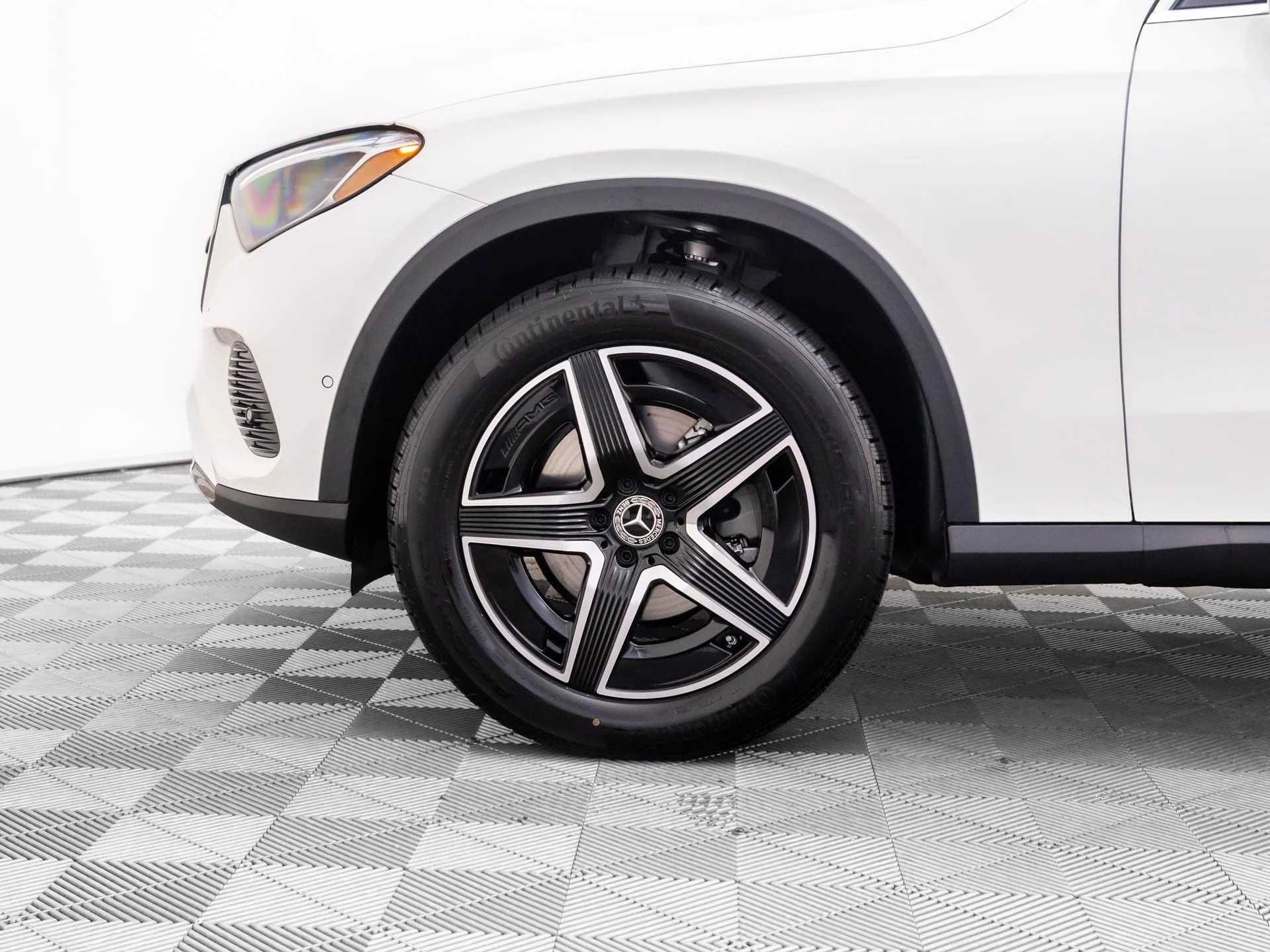 New 2026 White Mercedes-Benz GLC 300 image 28