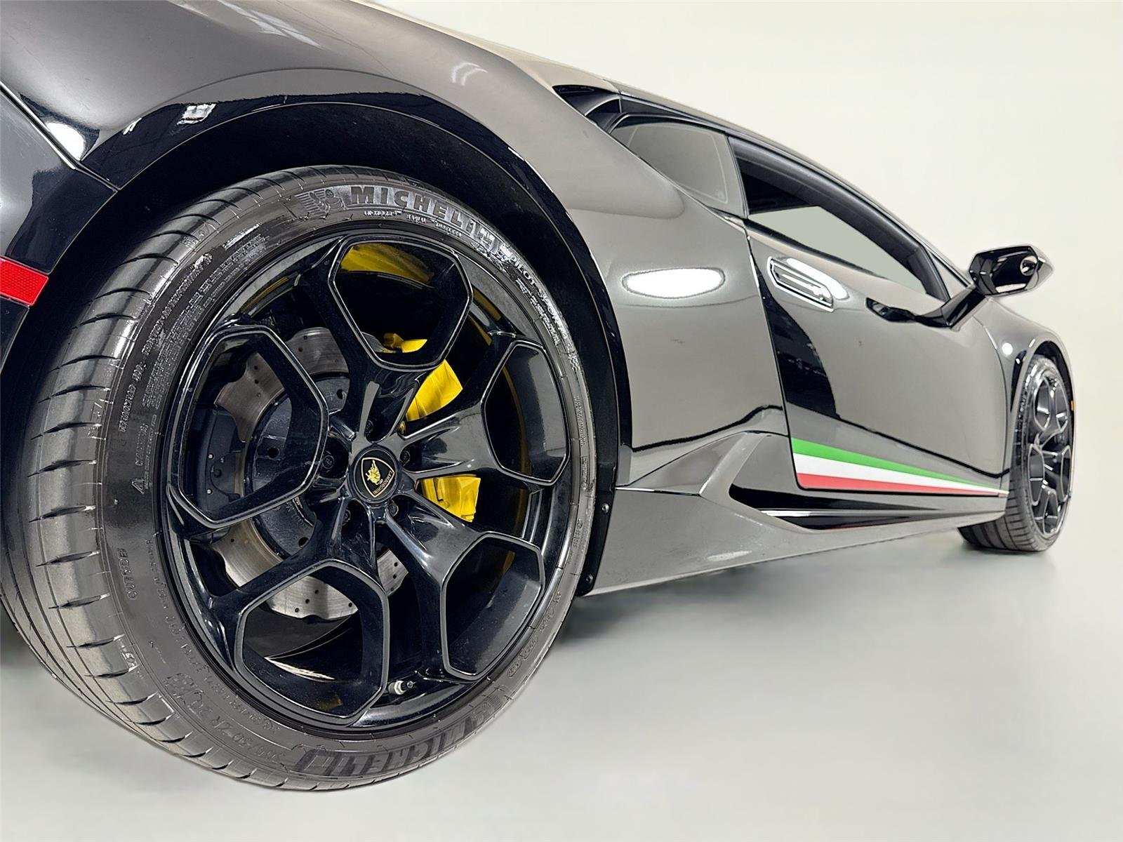 Used 2018 Arancio Borealis Pearl Effect Lamborghini  image 33