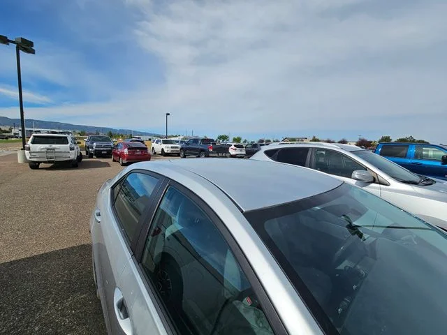 Used 2014 Classic Silver Metallic Toyota LE image 7