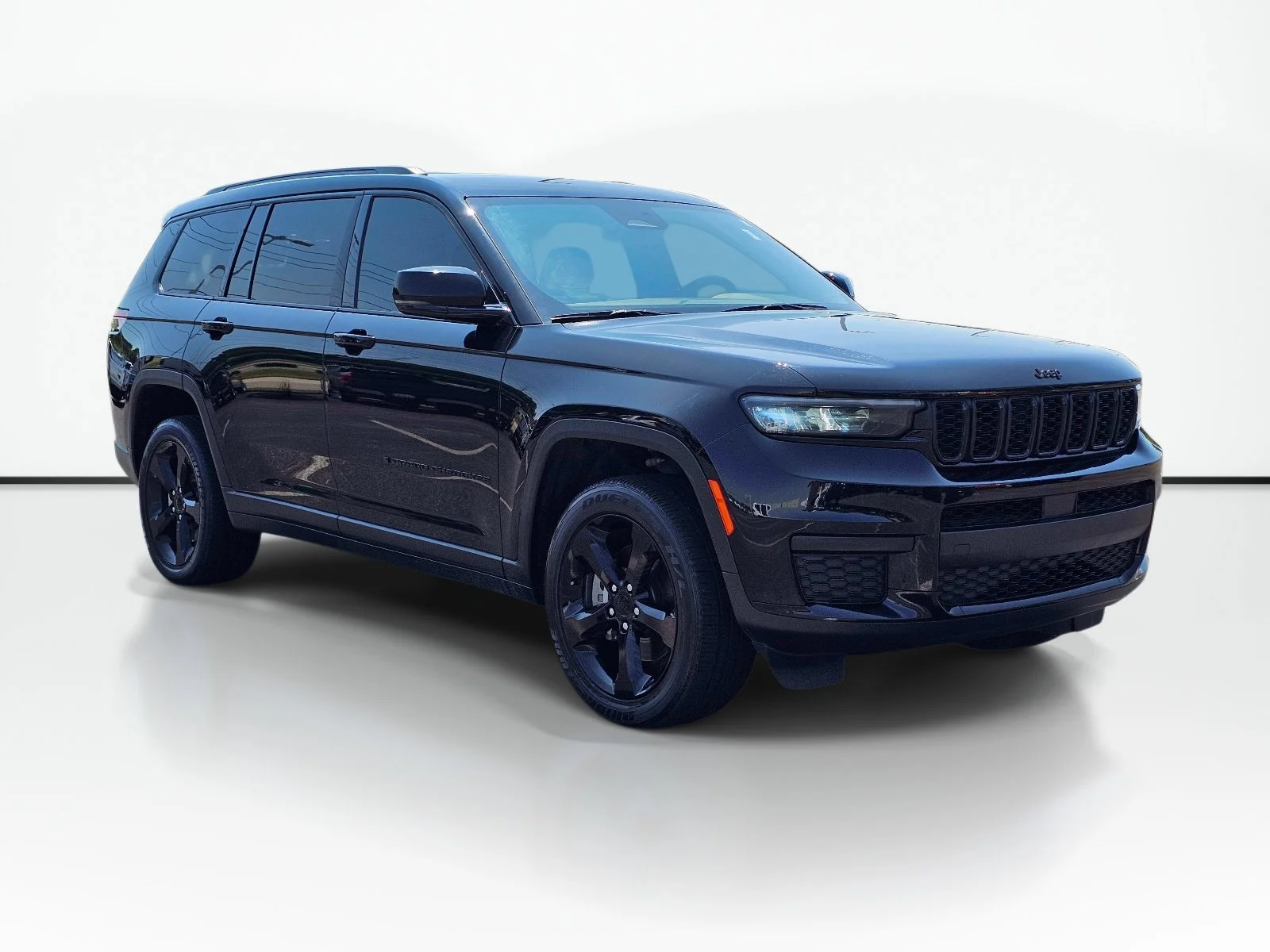 Used 2024 Diamond Black Crystal Pearlcoat Jeep Altitude image 5