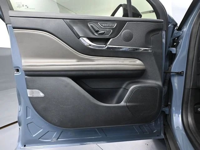 Used 2023 Blue Lincoln Reserve image 18