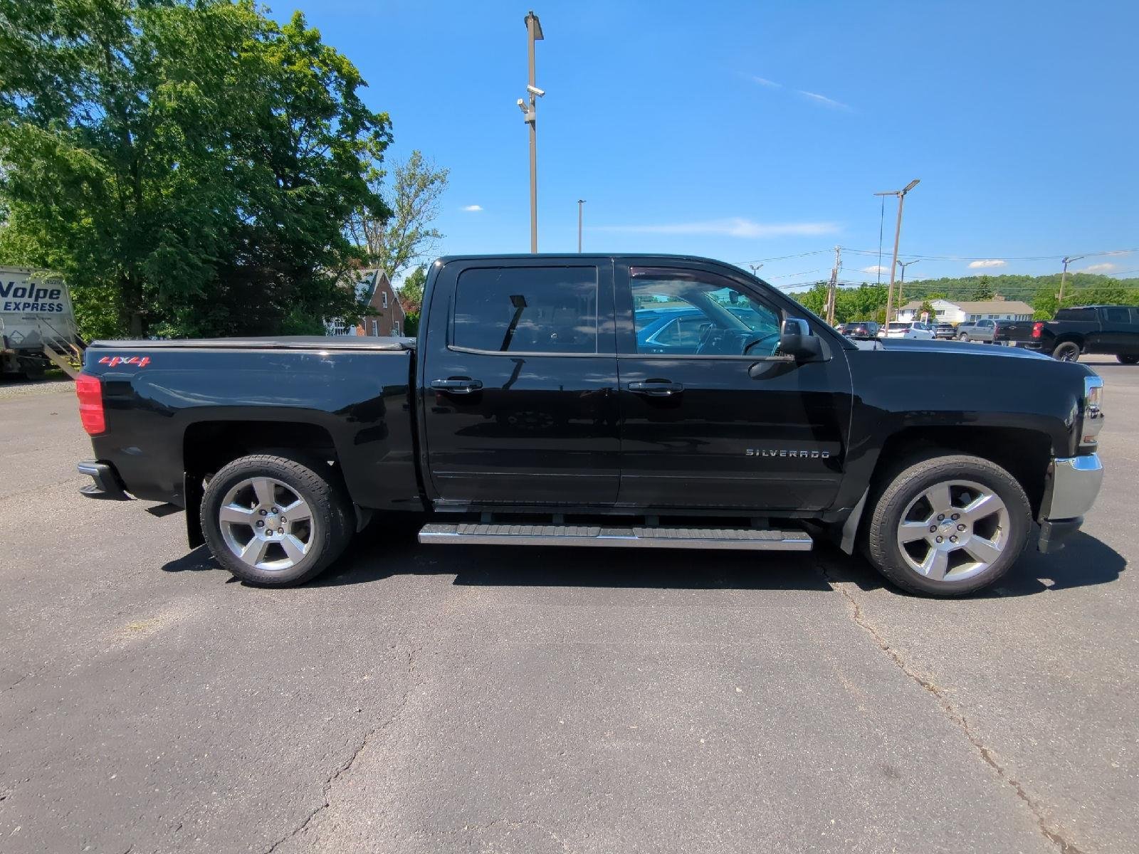 Used 2018 BLACK CHEVROLET TRUCK LT image 7