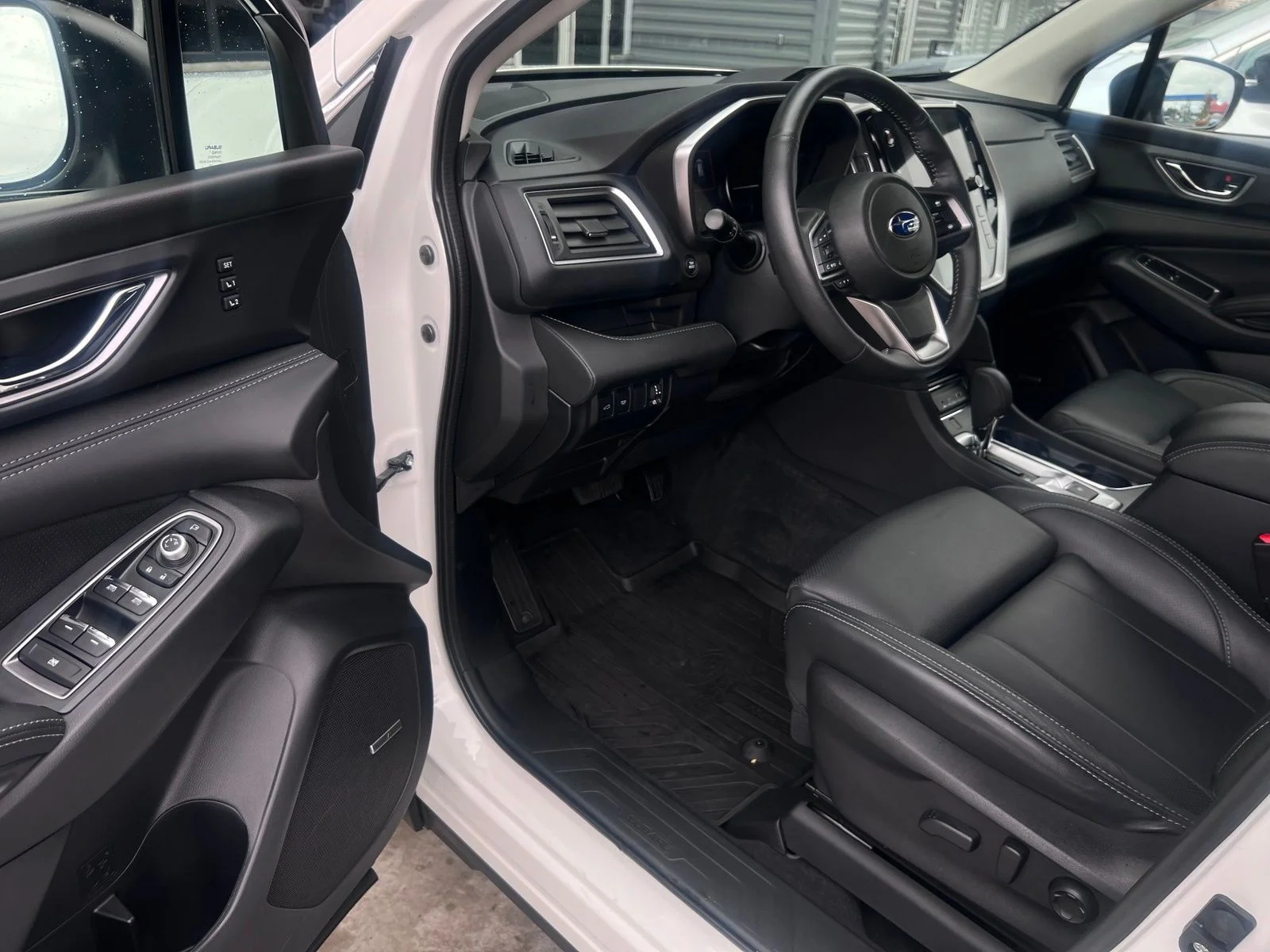 Used 2025 Crystal White Pearl Subaru Limited image 15
