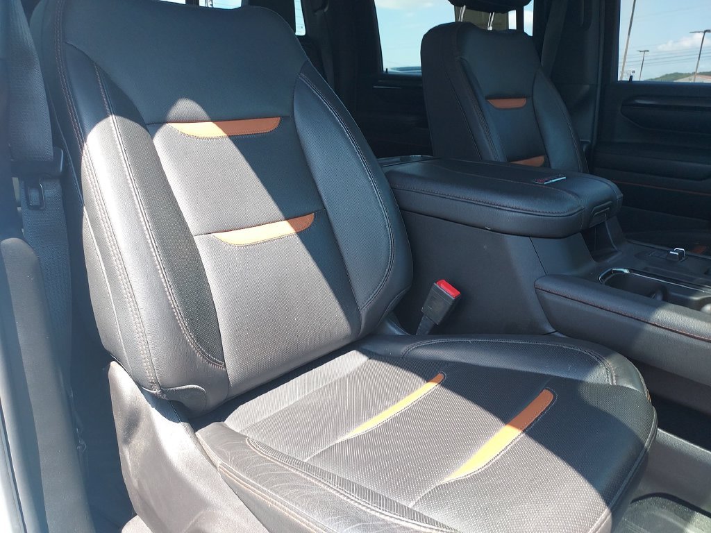 Used 2024 White GMC AT4 image 30