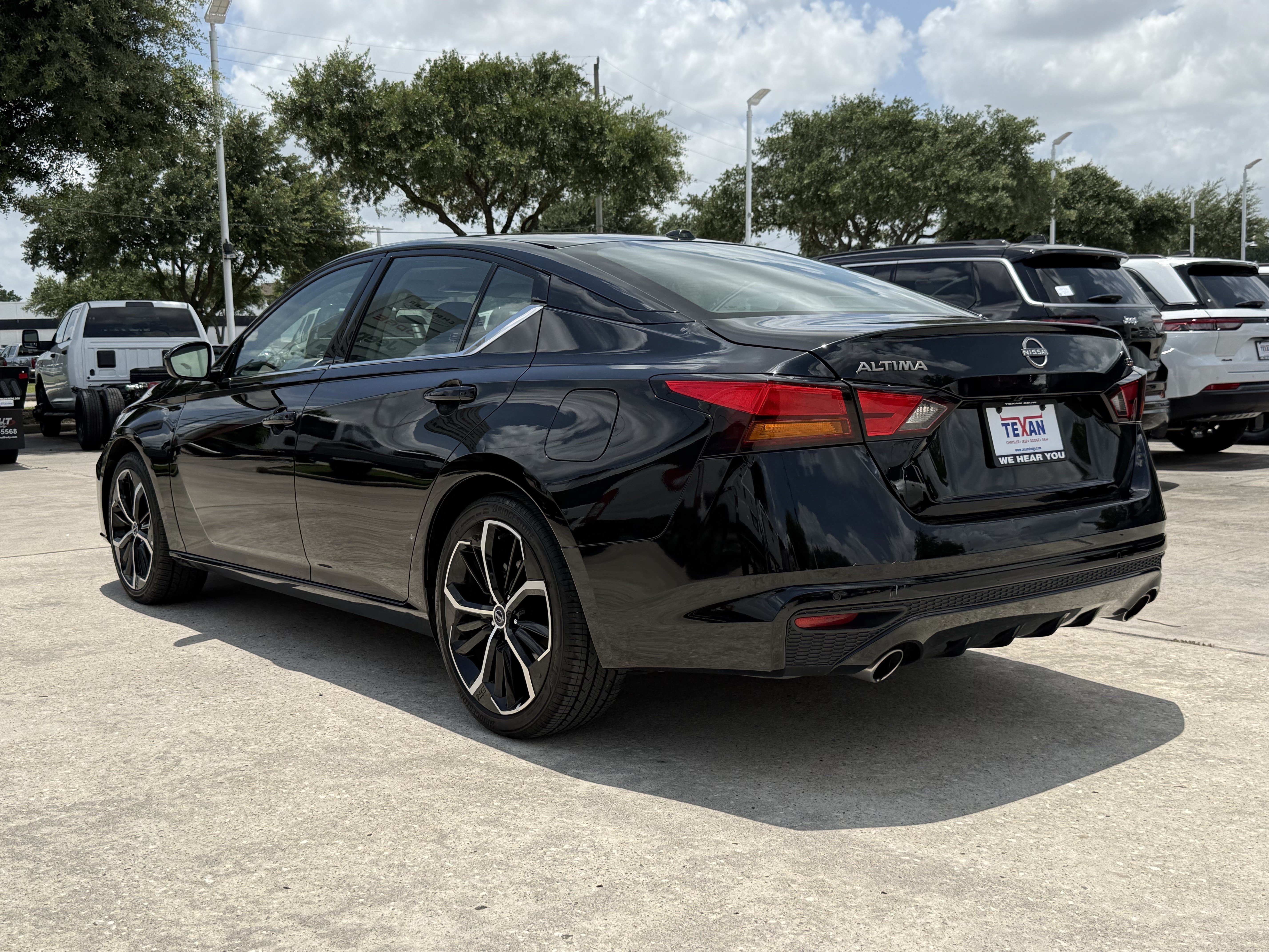 Used 2025 Super Black Nissan  image 6