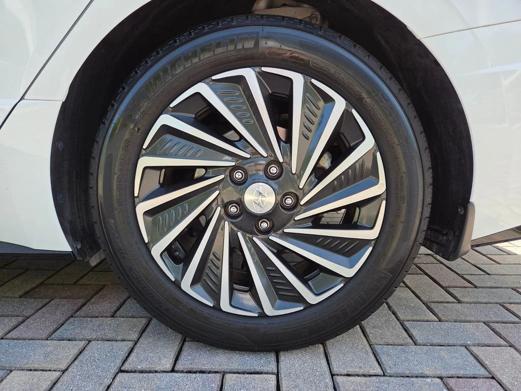 Used 2023 White Hyundai Limited image 19