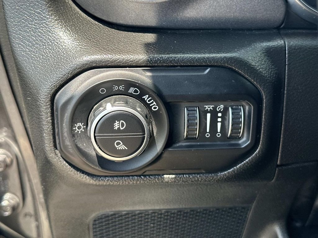 Used 2022 Gray Jeep Mojave image 29