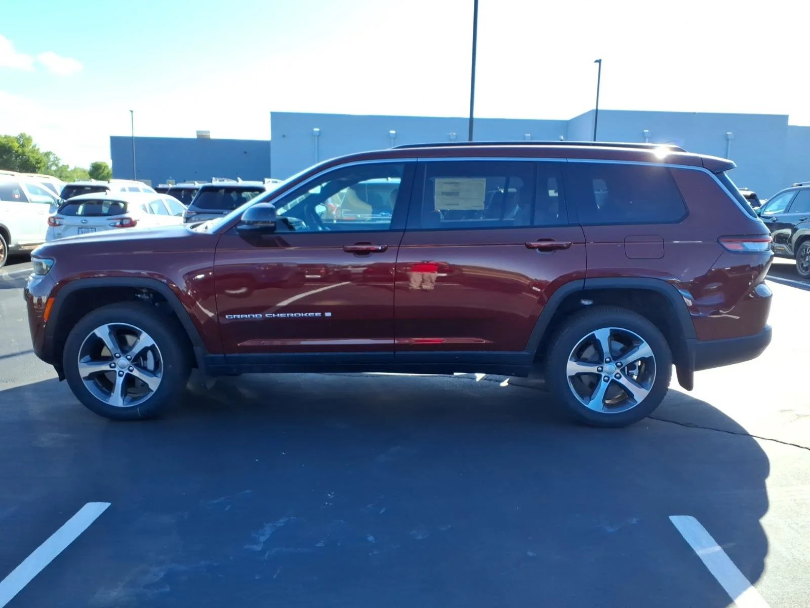 New 2026 Velvet Red Pearl-Coat Exterior Paint Jeep Limited image 3