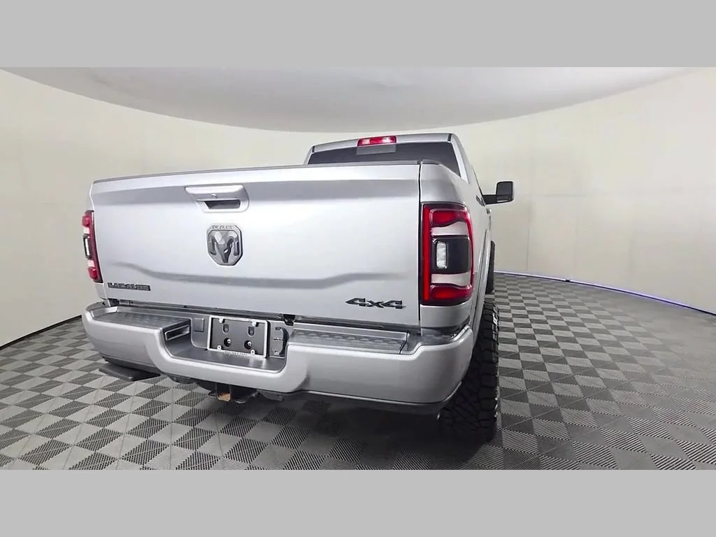 Used 2024 Billet Silver Metallic Clearcoat Ram Laramie image 43