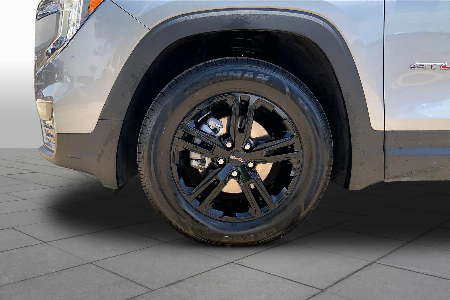 Used 2023 Sterling Metallic GMC AT4 image 10