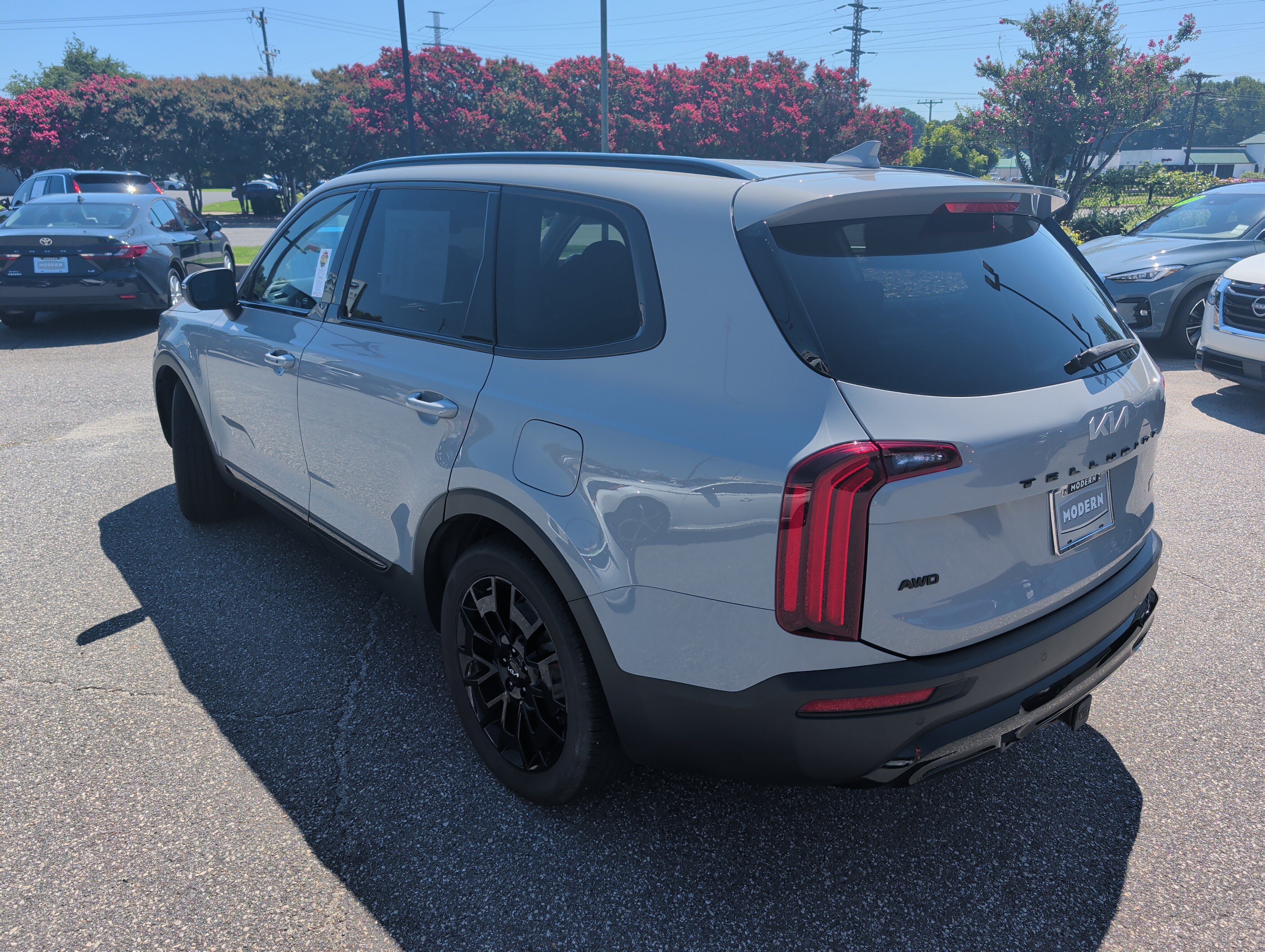Used 2022 Wolf Gray Kia EX image 5