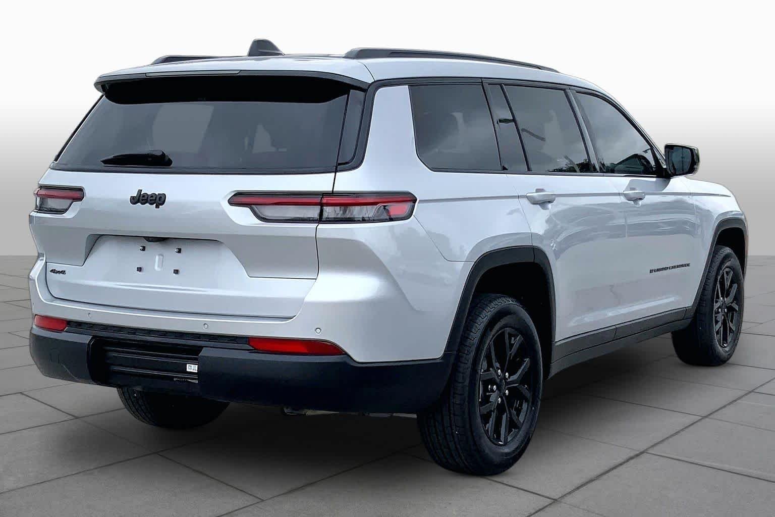 Used 2025 Silver Zynith Jeep Altitude X image 13