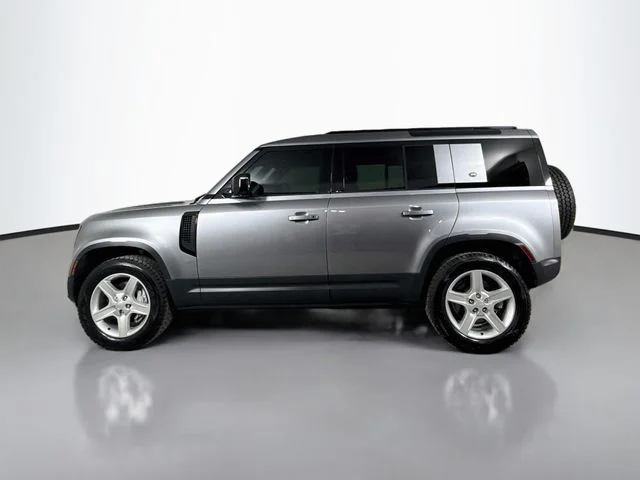 Used 2021 Eiger Grey Metallic Land Rover SE image 8