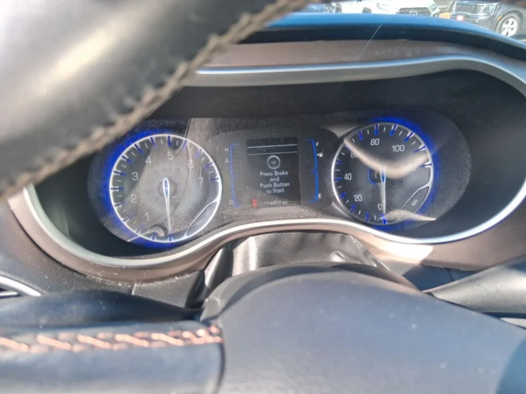 Used 2018 Gray Chrysler Touring L image 13