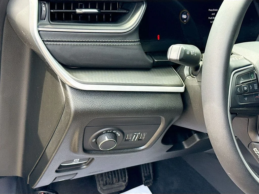 Used 2025 Gray Jeep Laredo image 11