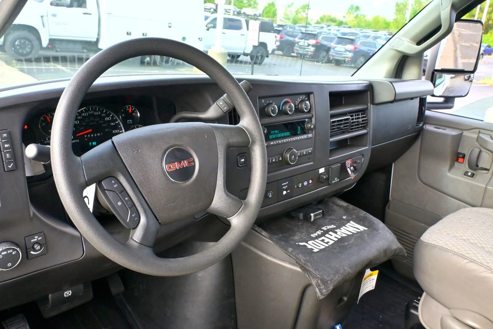 New 2025 Summit White GMC 1WT image 27