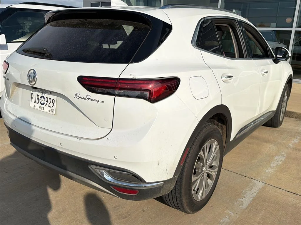 Used 2023 Summit White Buick Preferred image 4