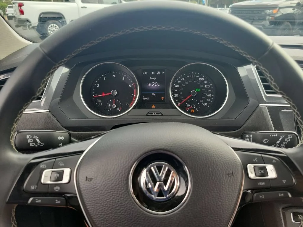 Used 2021 Black Volkswagen 2.0T SE image 11