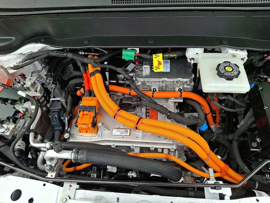 New 2027 Summit White Chevrolet LT image 19