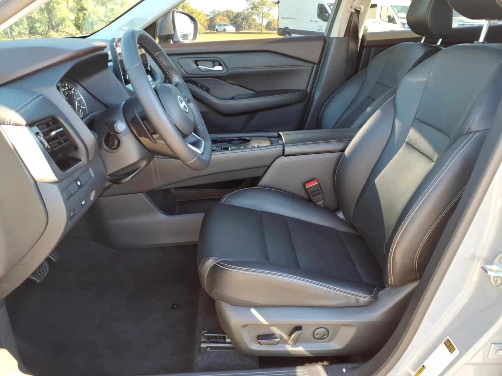 Used 2022 Boulder Gray Pearl Nissan SL image 22