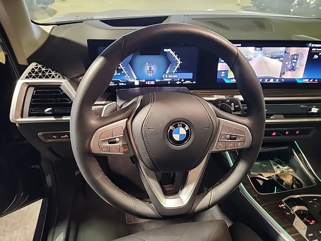 Used 2026 Black Sapphire Metallic BMW xDrive40i image 4