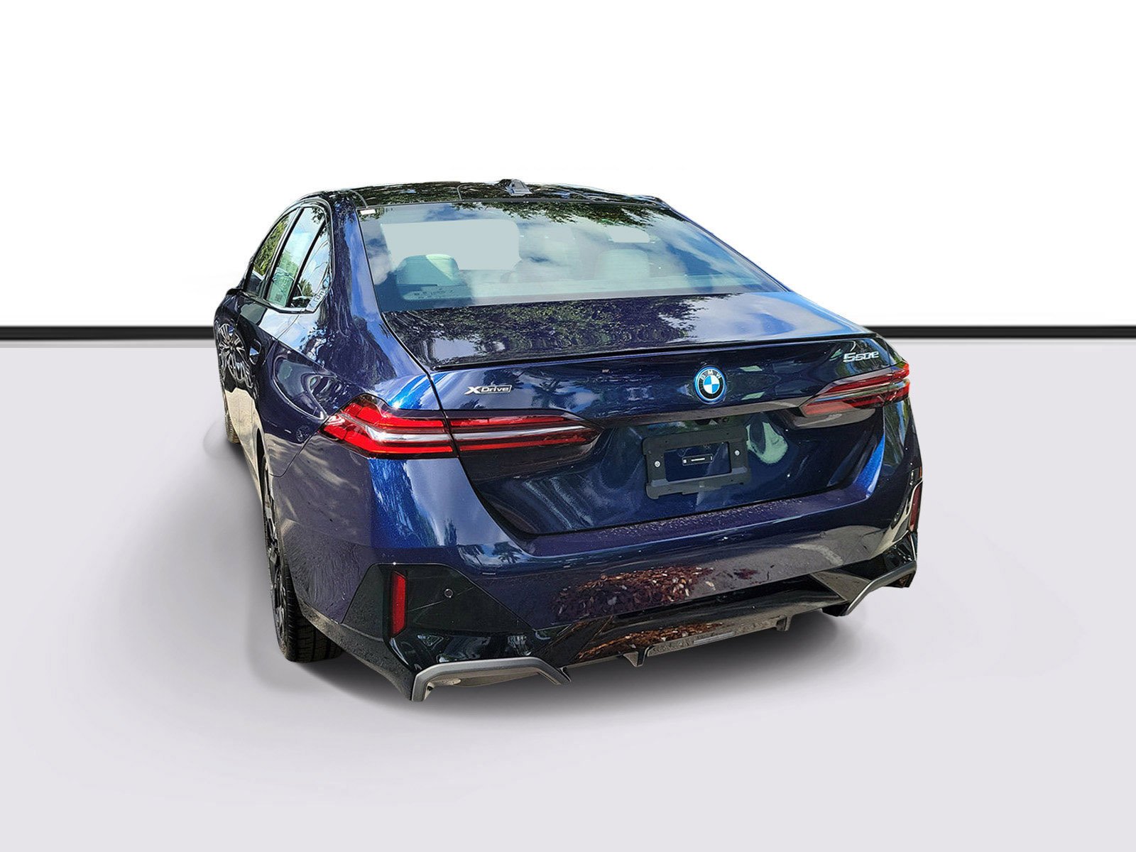 New 2027 Tanzanite Blue II Metallic BMW 550e xDrive image 3