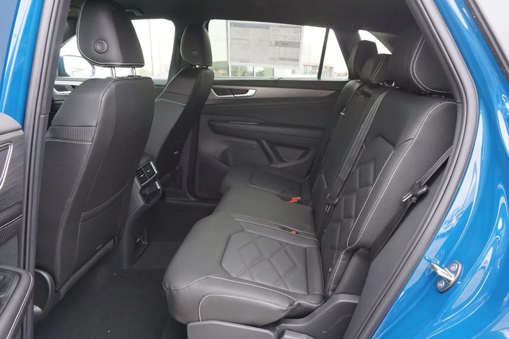 New 2026 Blue Volkswagen 2.0T SE w/Technology image 11
