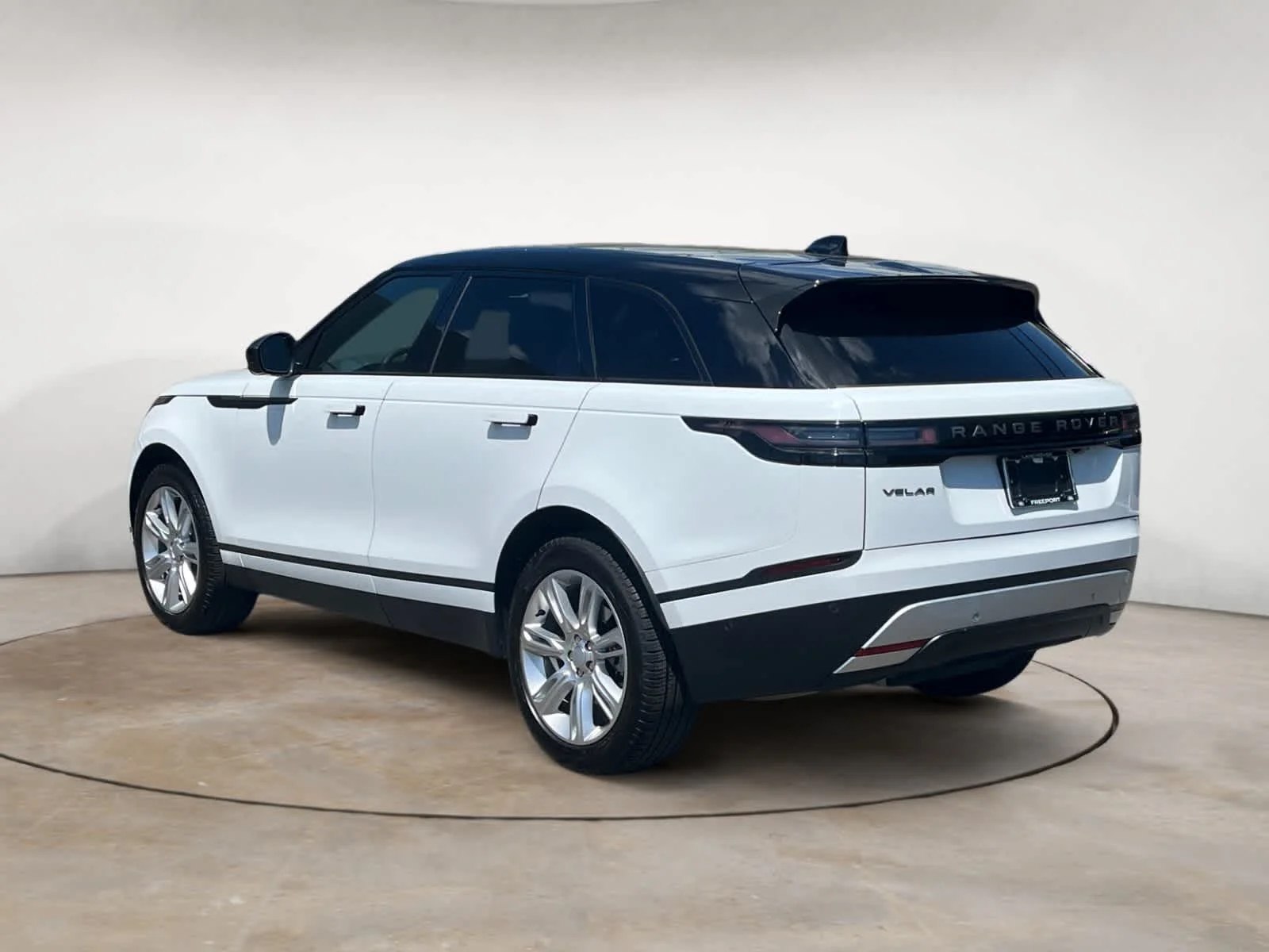 Certified Used 2026 Fuji White Land Rover S image 3