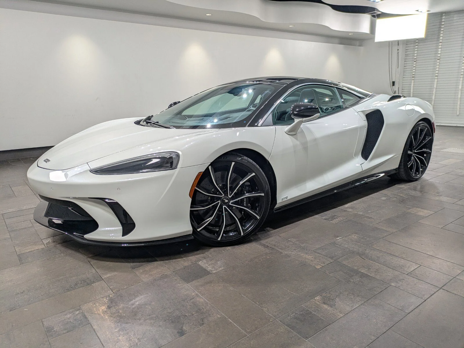 2025 McLaren GTS -'s photo