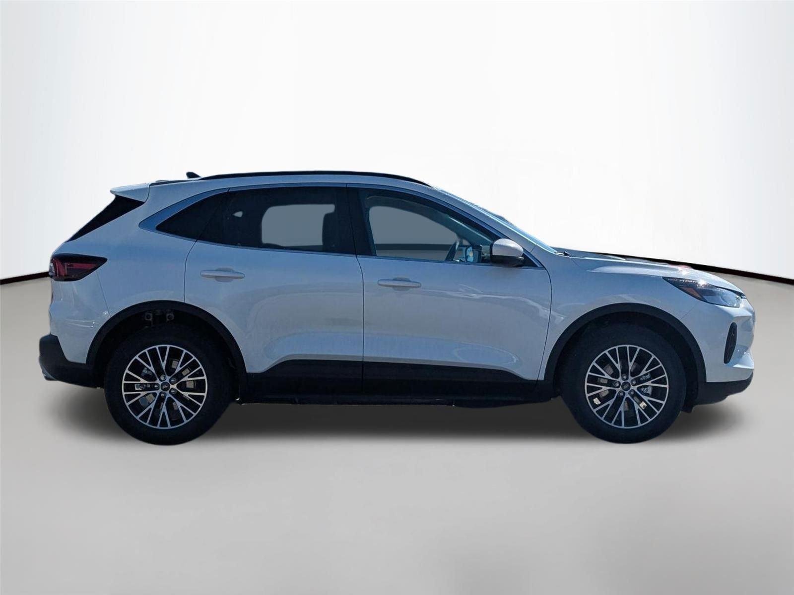 New 2025 Star White Metallic Tri-coat Ford Plug-in Hybrid image 4