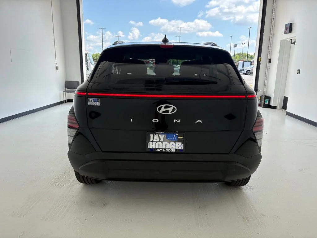 Used 2024 Black Hyundai SEL image 17