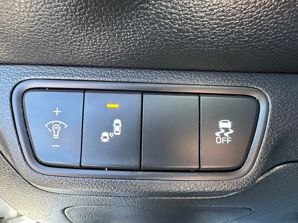 Used 2024 White Kia GT-Line image 9
