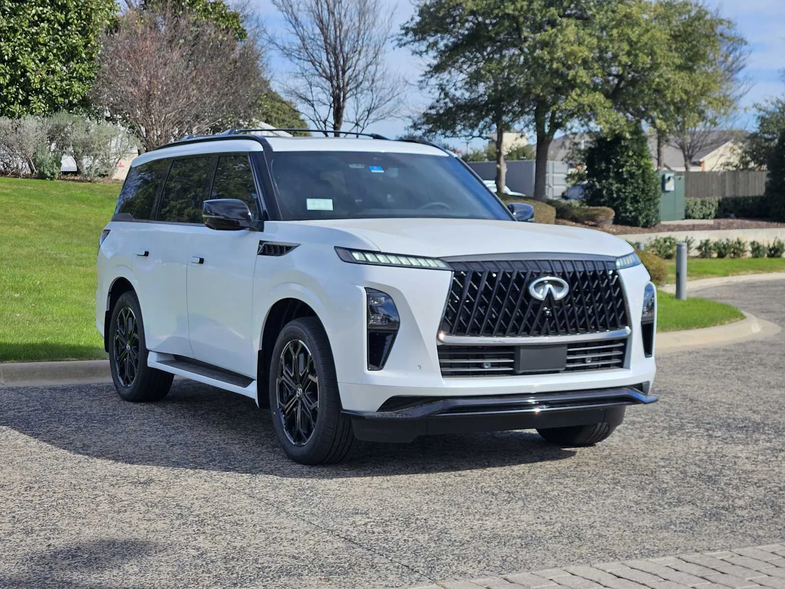 New 2026 RADIANT WHITE INFINITI Sport 4WD image 2