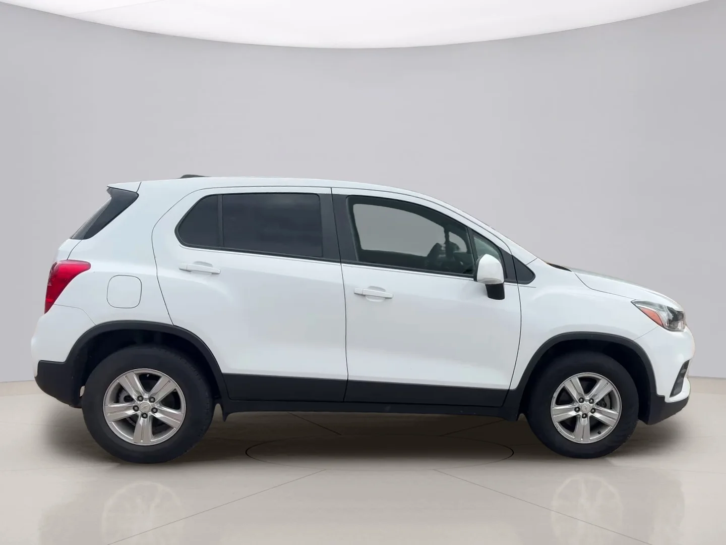 Used 2022 White Chevrolet LS image 6