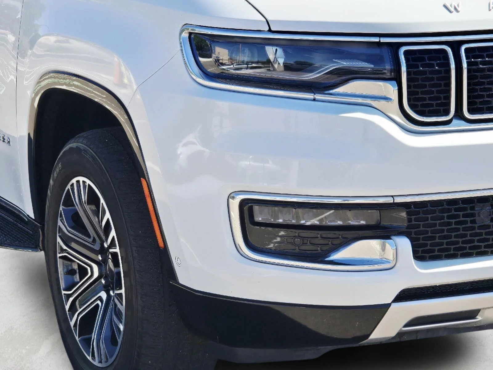 Used 2024 Bright White Clearcoat Jeep Series II image 9