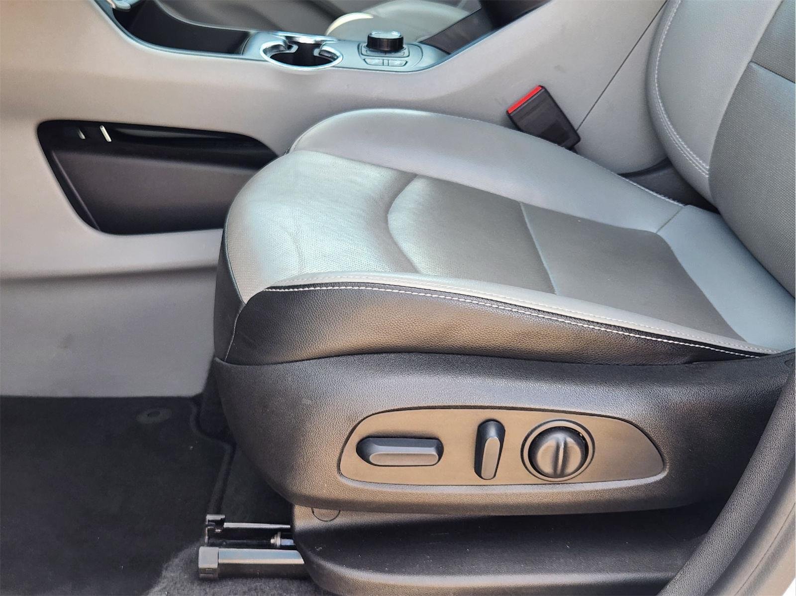 Used 2024 Summit White GMC SLT image 25