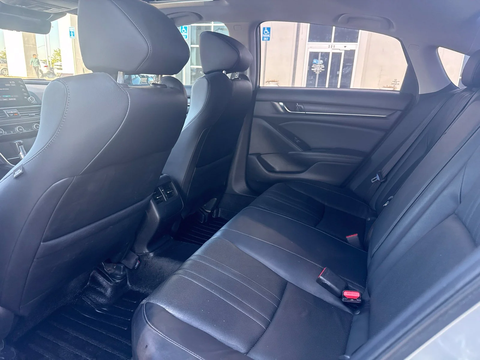 Used 2018 Silver Honda EX-L image 24