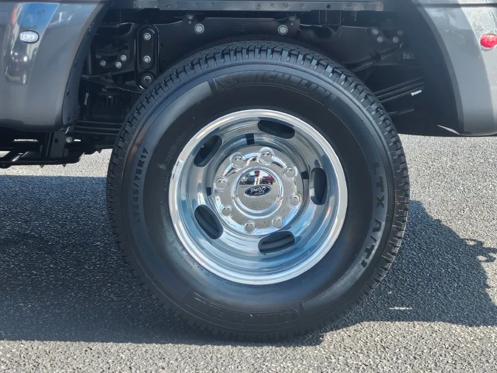 New 2027 Carbonized Gray Metallic Ford F-350® Lariat® image 14